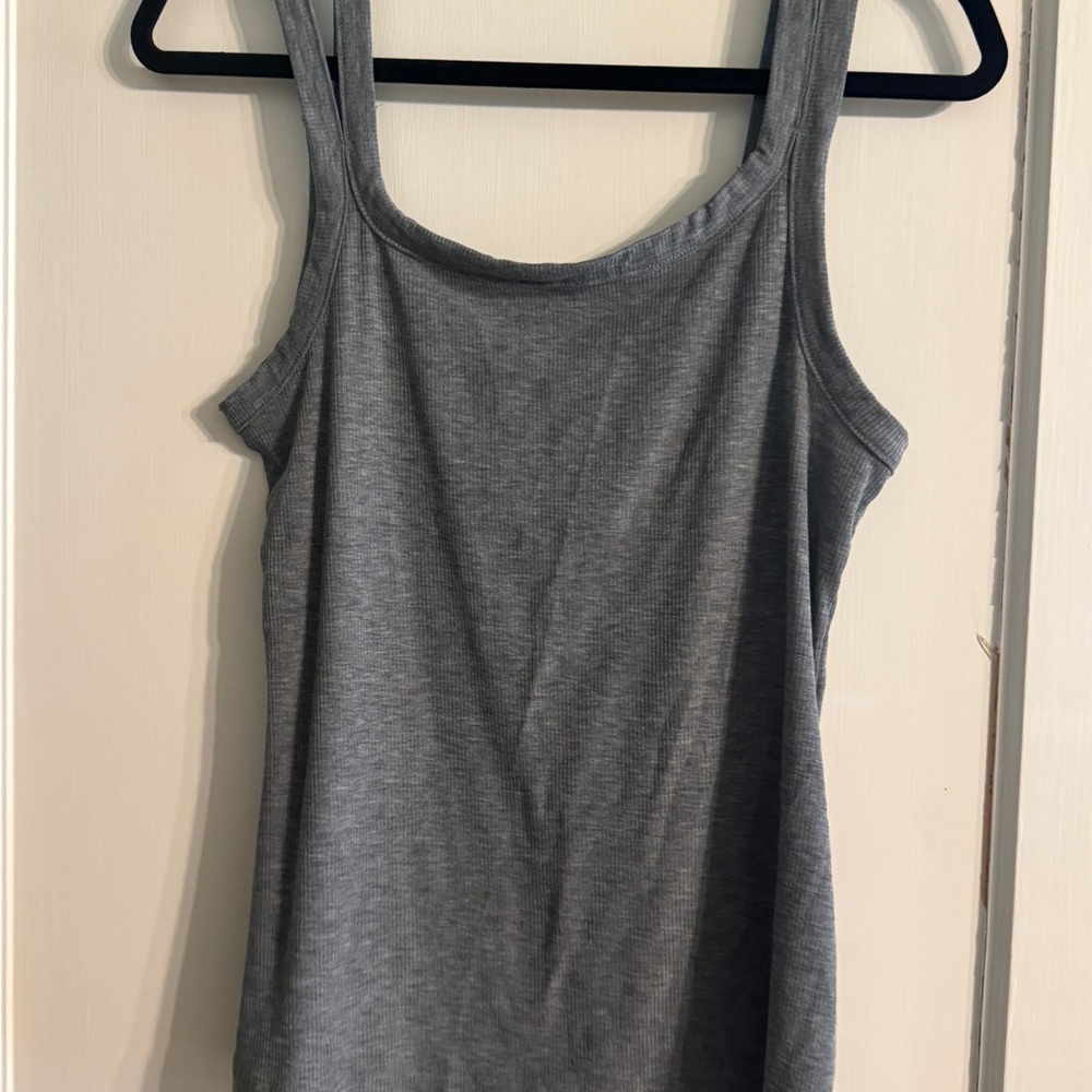 All in Motion Gray Fitted Sleeveless Tank Top